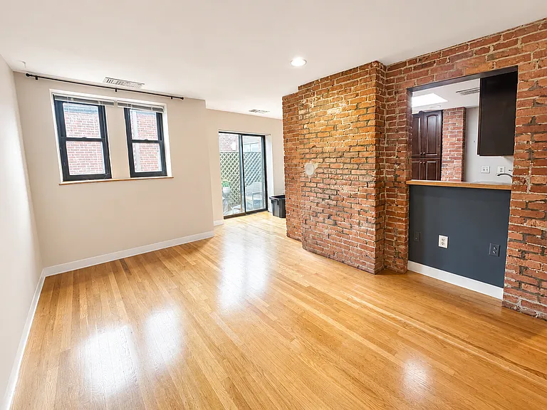 87 Gainsborough St — Photo 1