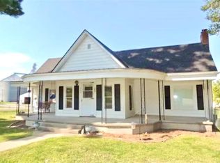 308 S 2nd St, Hopkins, MO 64461