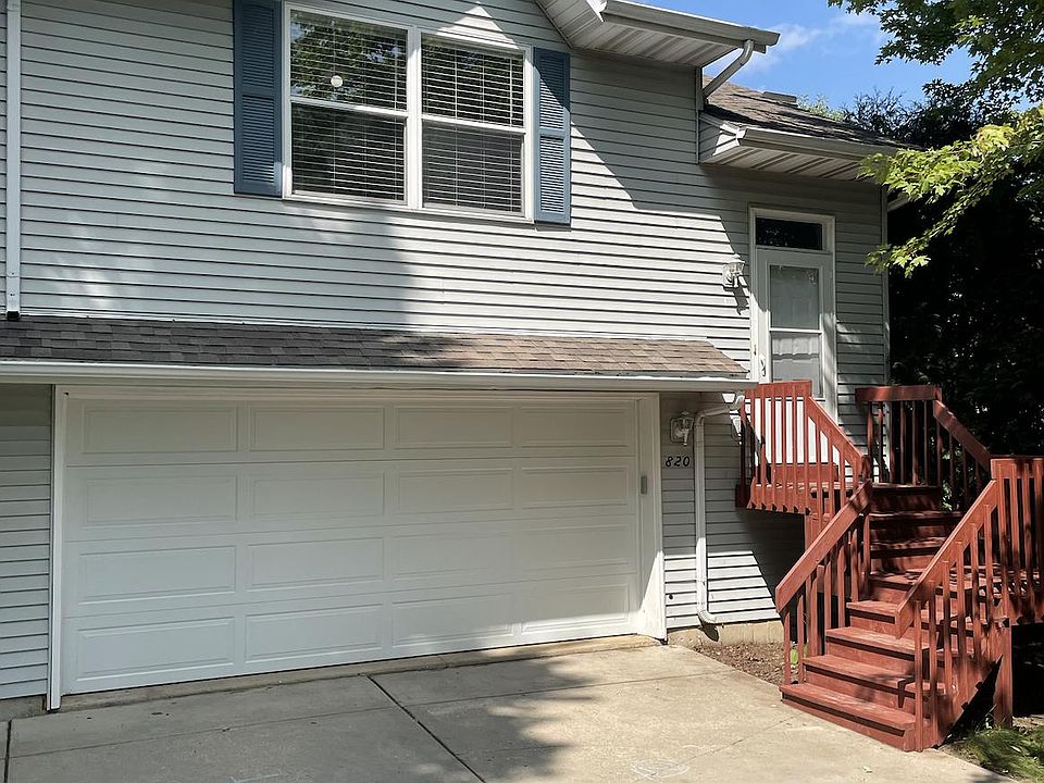 Front / 2 car garage