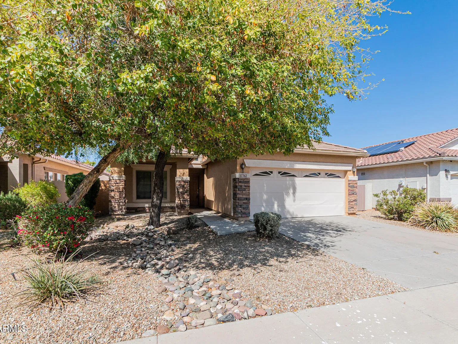 3 bed, 2.0 bath, 1407 sqft, $1,875 — Photo 2