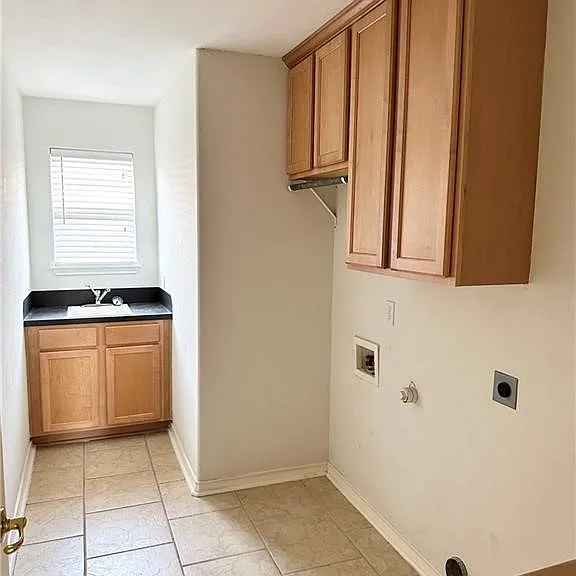 7613 Bayonne Dr — Photo 9