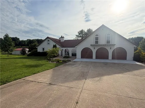 20077 199th St, Tonganoxie, KS 66086