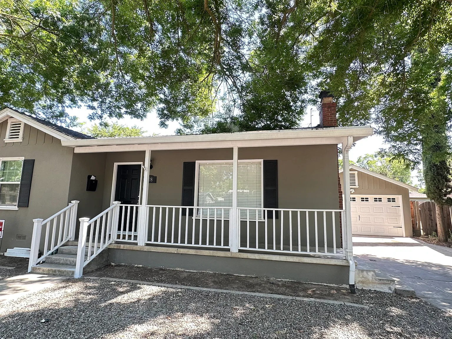 2 bed, 974 sqft, $1,900 — Photo 2