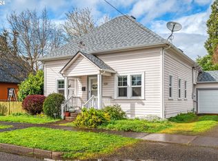 320 E Madison Ave, Cottage Grove, OR 97424