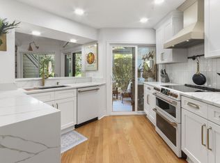 963 Duck Pond Rd, Fontana, WI 53125