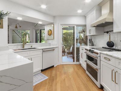 963 Duck Pond ROAD, Fontana, WI, 53125