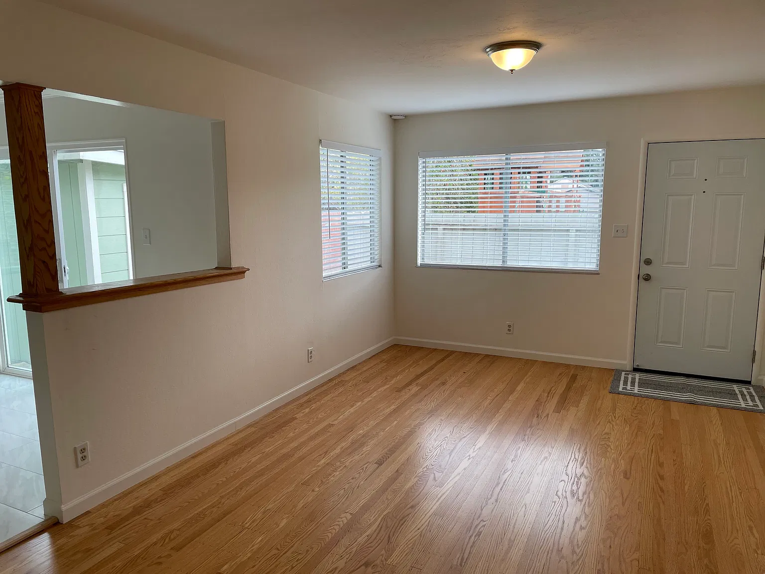 3 bed, 902 sqft, $4,000 — Photo 4