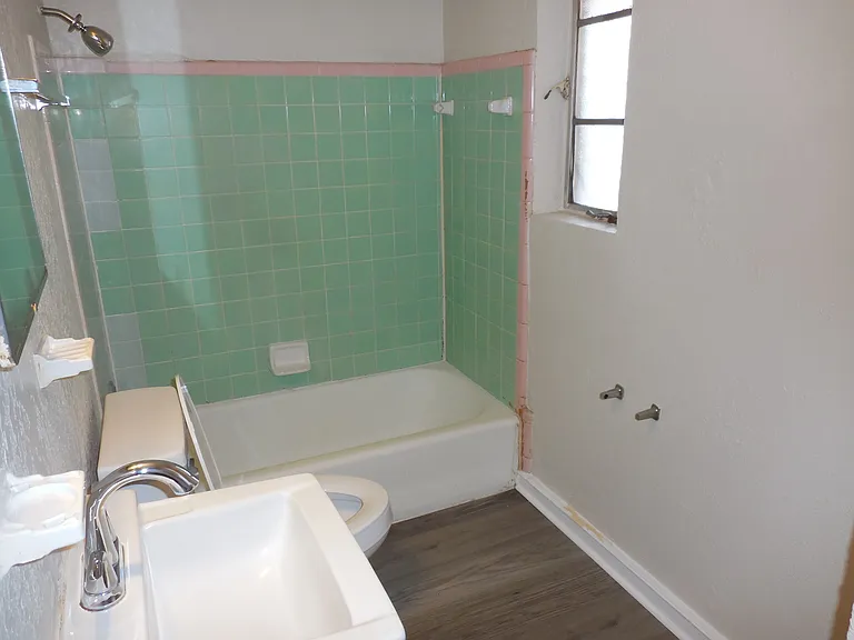 701 W Yandell Dr #8 — Photo 13