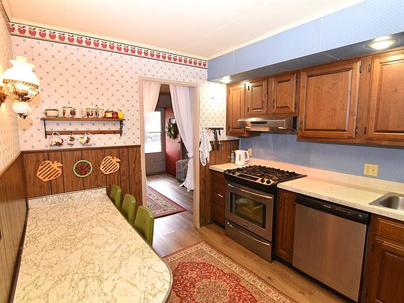 3rd image of 700 E Linda Ln