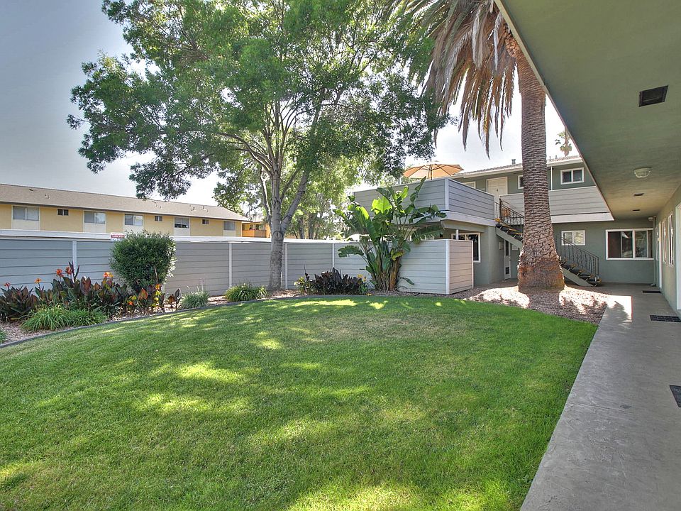 2nd image of 2030 Latham St #17