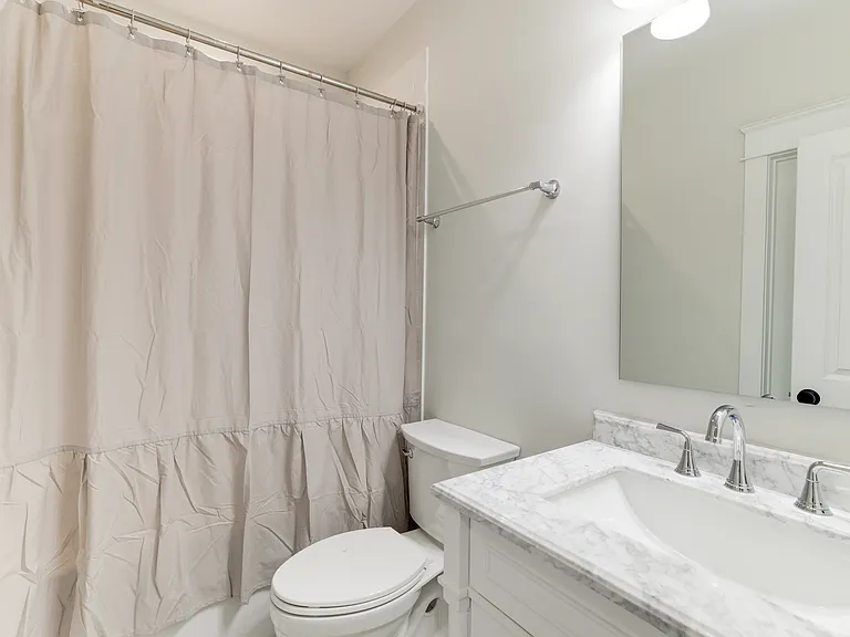 1415 Princess St — Photo 32