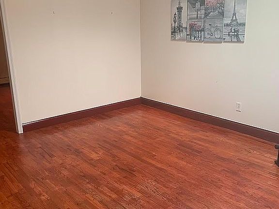 5th image of 827 Fox St APT 4B
