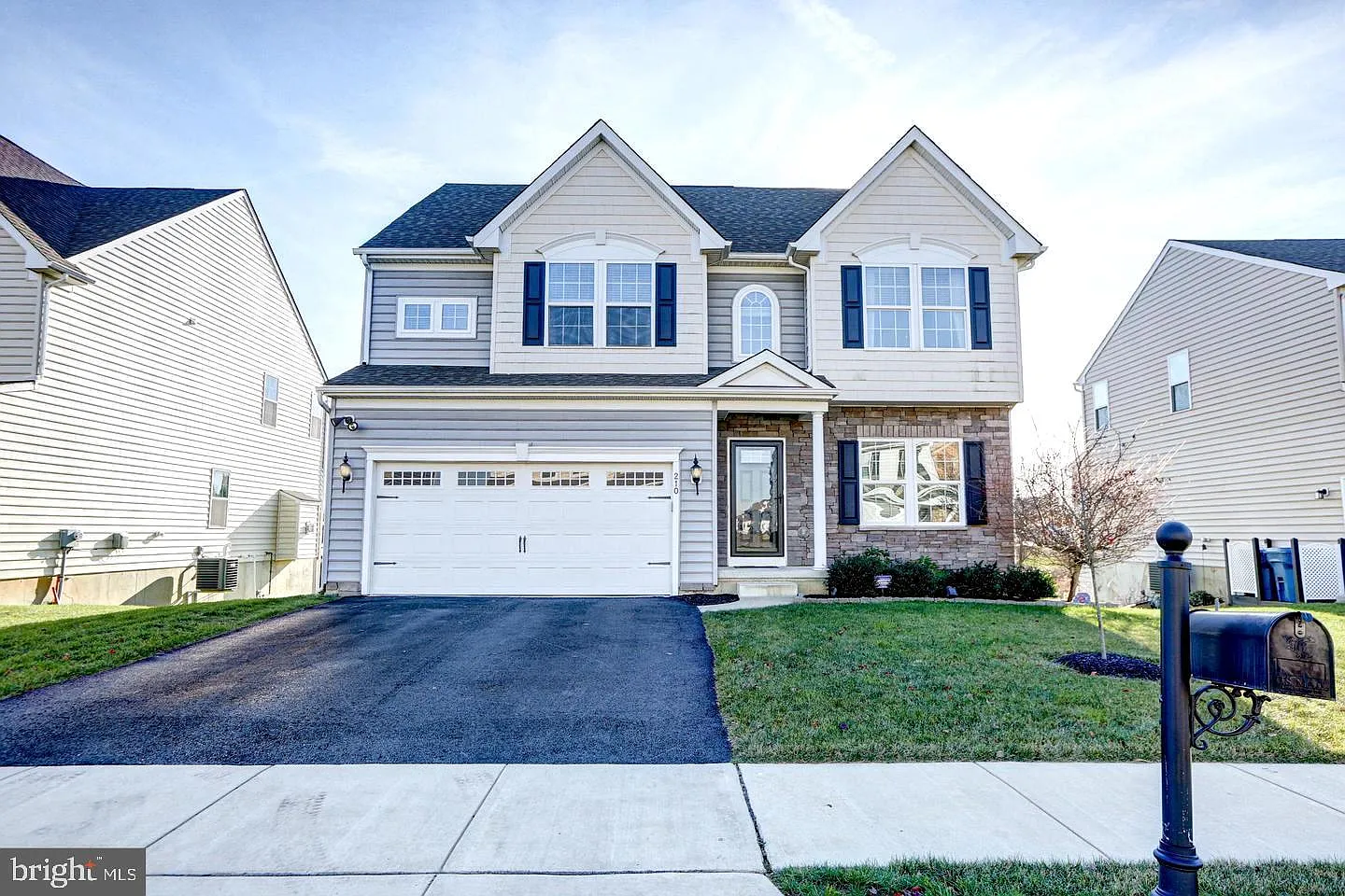 4 bed, 2.5 bath, 2975 sqft, $3,400 — Photo 1