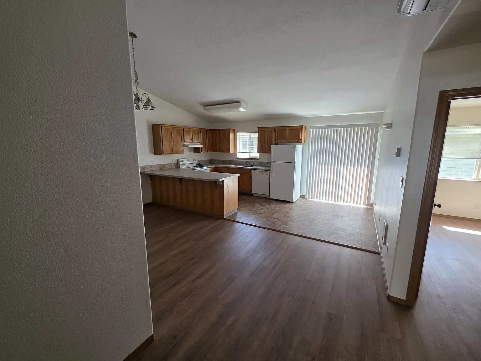 2 bed, 1200 sqft, $1,500 — Photo 3