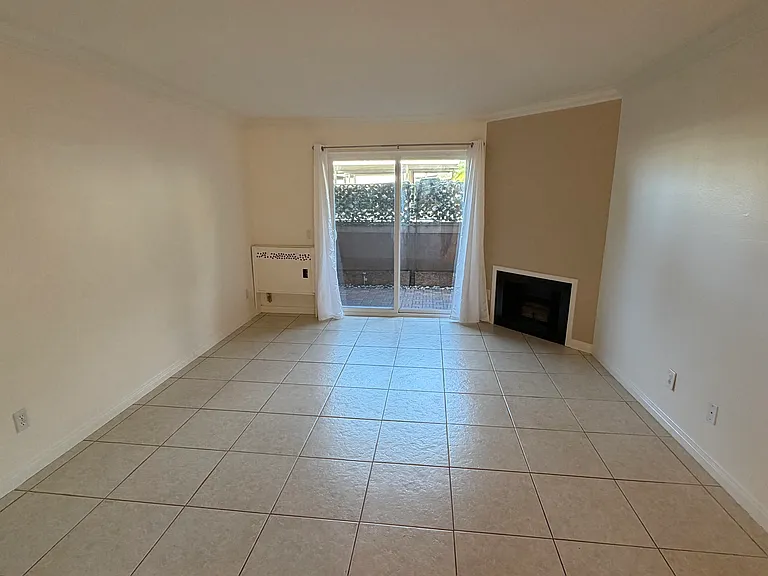 211 Woodland Pkwy #112 — Photo 4