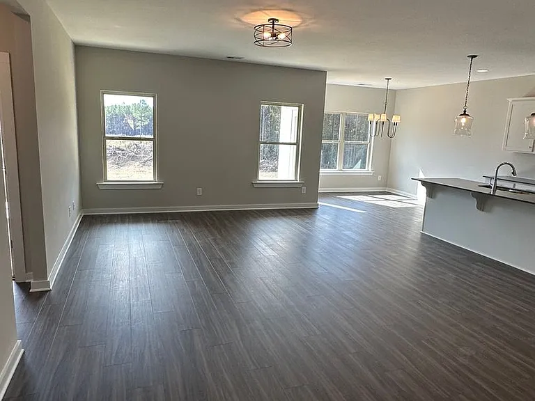 1545 McKesie St — Photo 3
