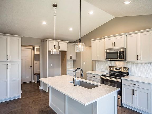 4th image of 941 Pelican Dr