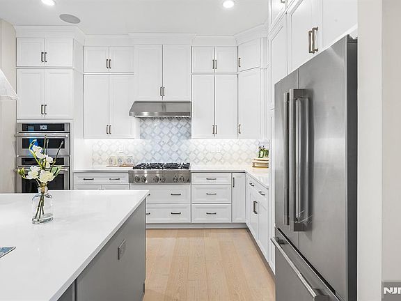 4th image of 3 Woodmont Circle Riv