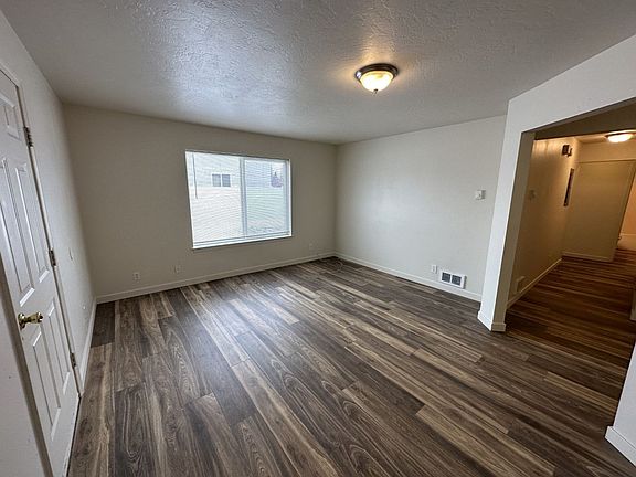 2nd image of 2095 Stace St #3