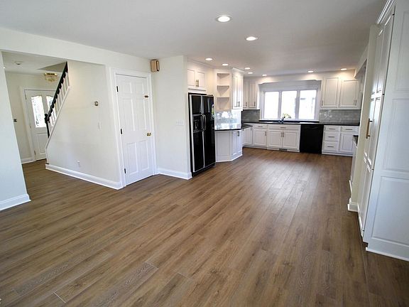 4 Seitz Lane - Kitchen