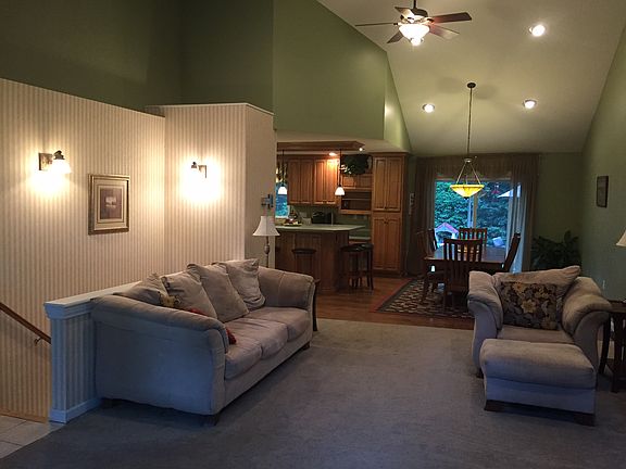 4th image of 22999 Maple Dr