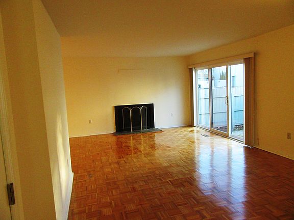 Large LR w/Parquet Flooring