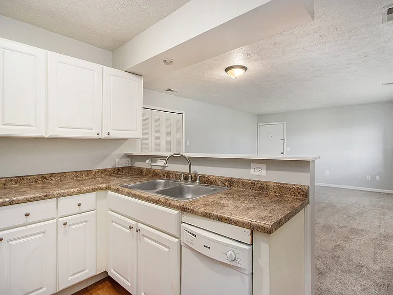 Briarwood Apartments — Photo 12
