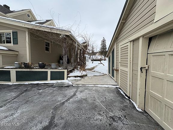 5th image of 16 Carillon Road