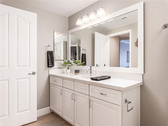 4th image of 6633 E Greenway Pkwy #1034