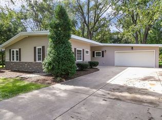 7S204 Wild Cherry Rd, Naperville, IL 60540