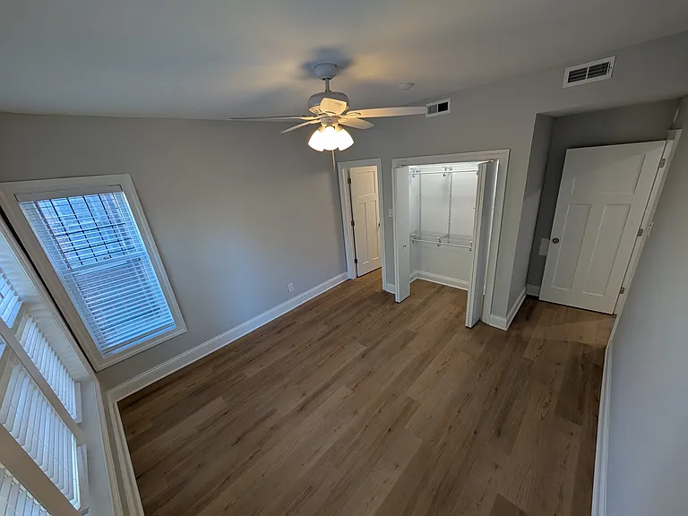 1303 W Roscoe St #2 — Photo 10
