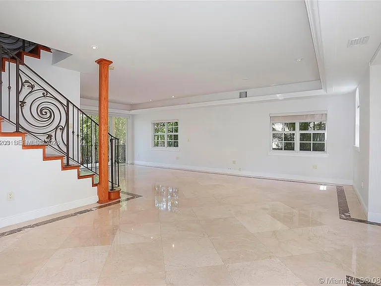 592 Fernwood Rd #B — Photo 10