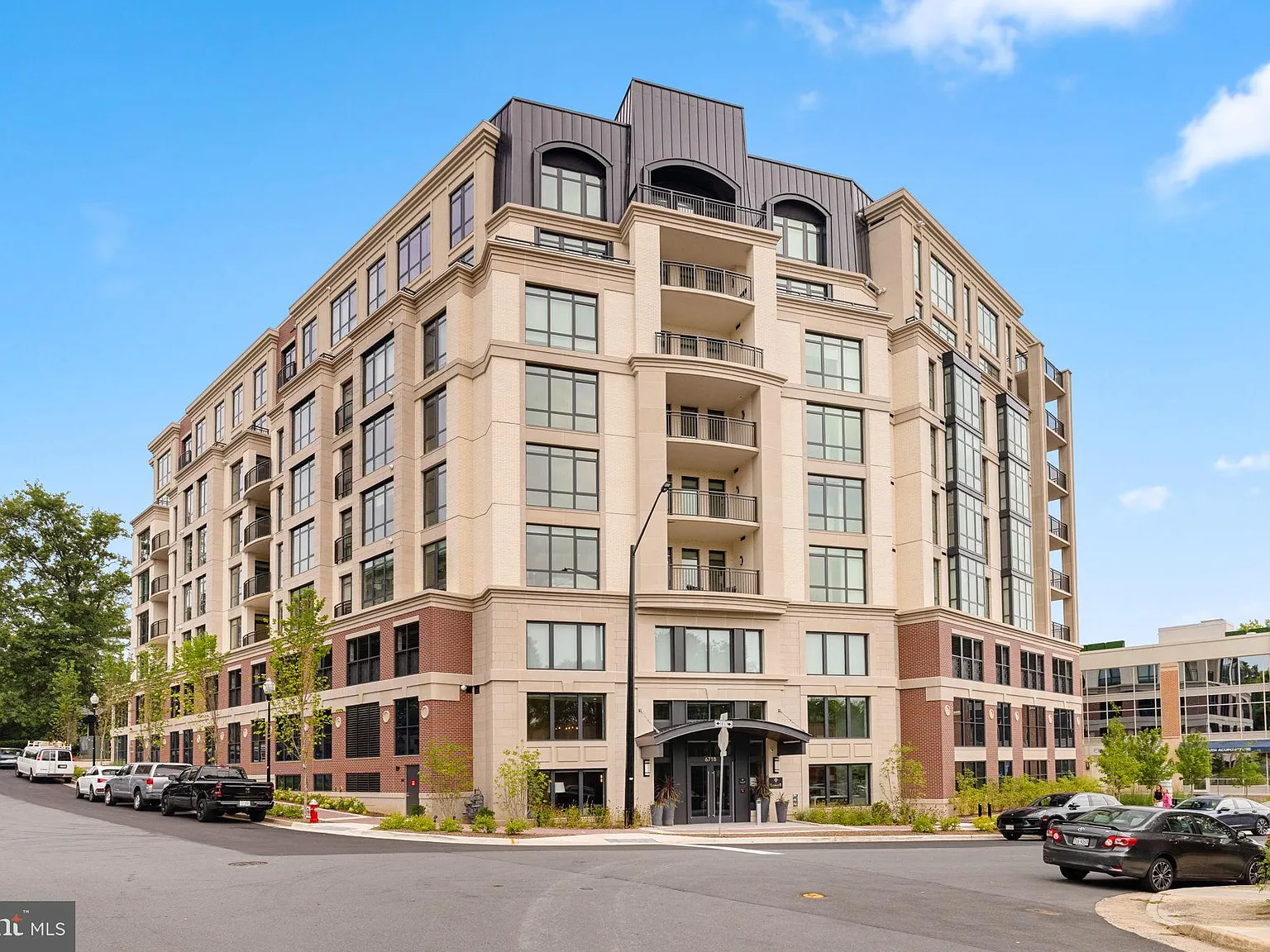 The Lowell Condominiums - Mclean — Photo 1