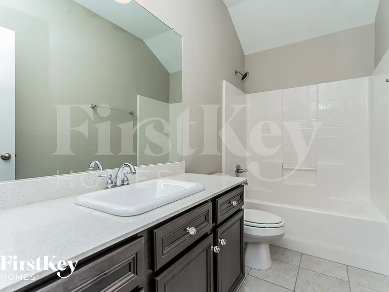605 England St — Photo 14