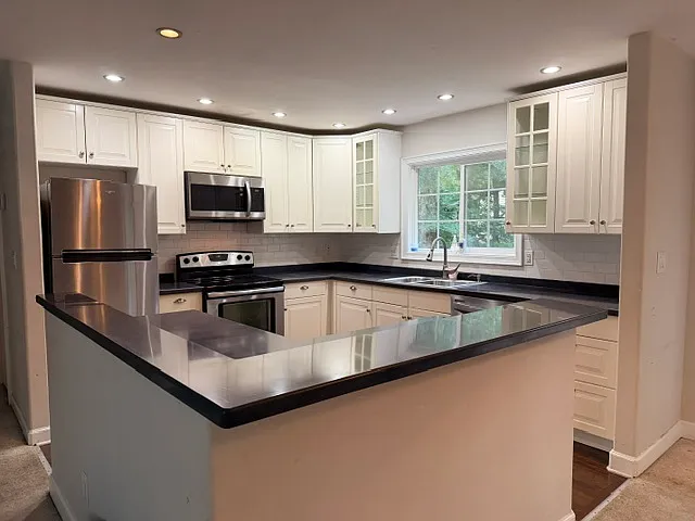 4 bed, 1800 sqft, $2,800 — Photo 2