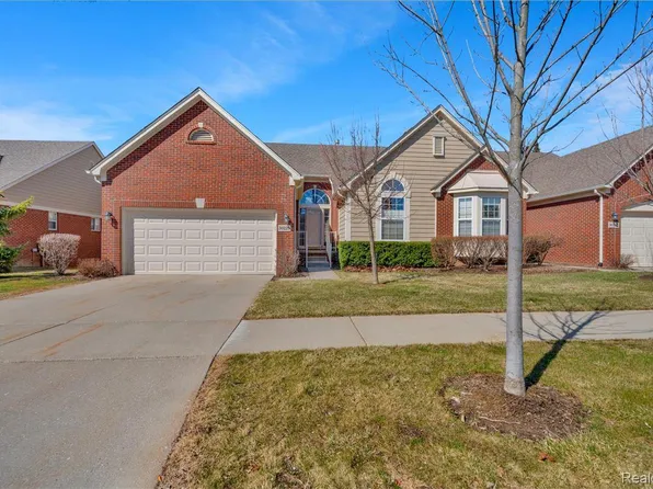 30229 Viewcrest Dr, Novi, MI 48377