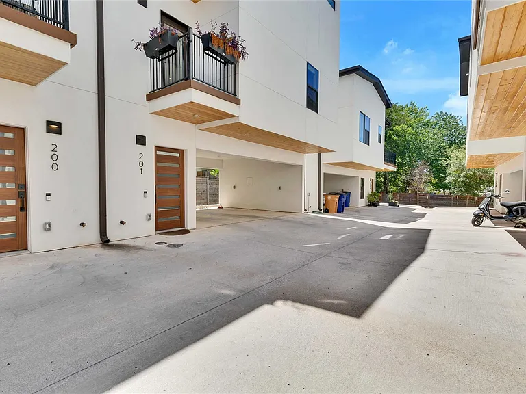 1128 Chicon St #201 — Photo 28
