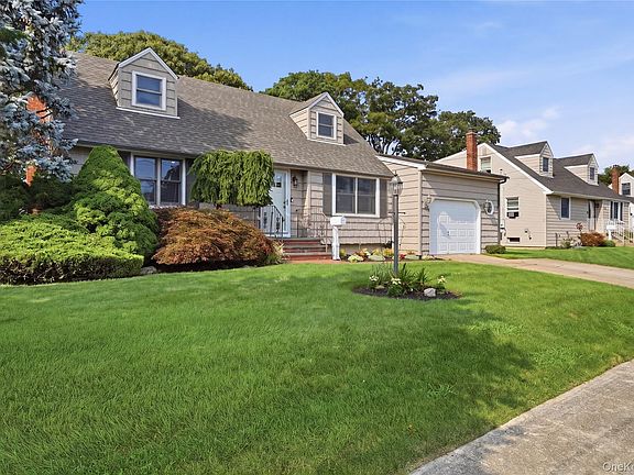 3rd image of 391 Oakwood Avenue