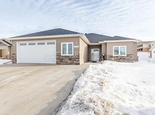 3424 25th St S, Moorhead, MN 56560