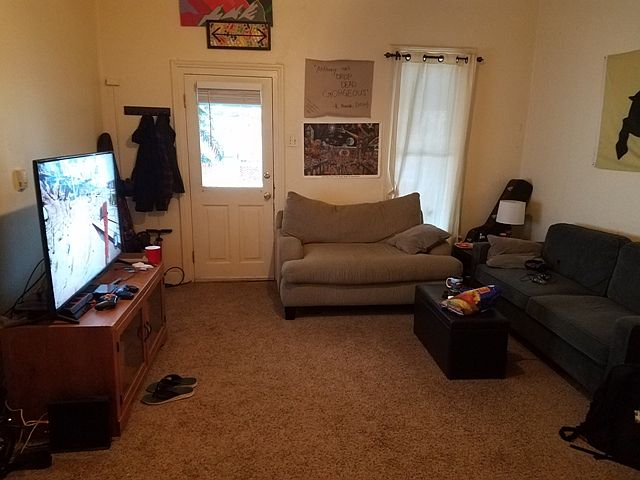 1004 Marine Apt. E - living room (facing front door)