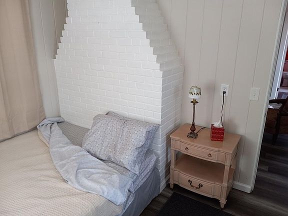 Queen size bed