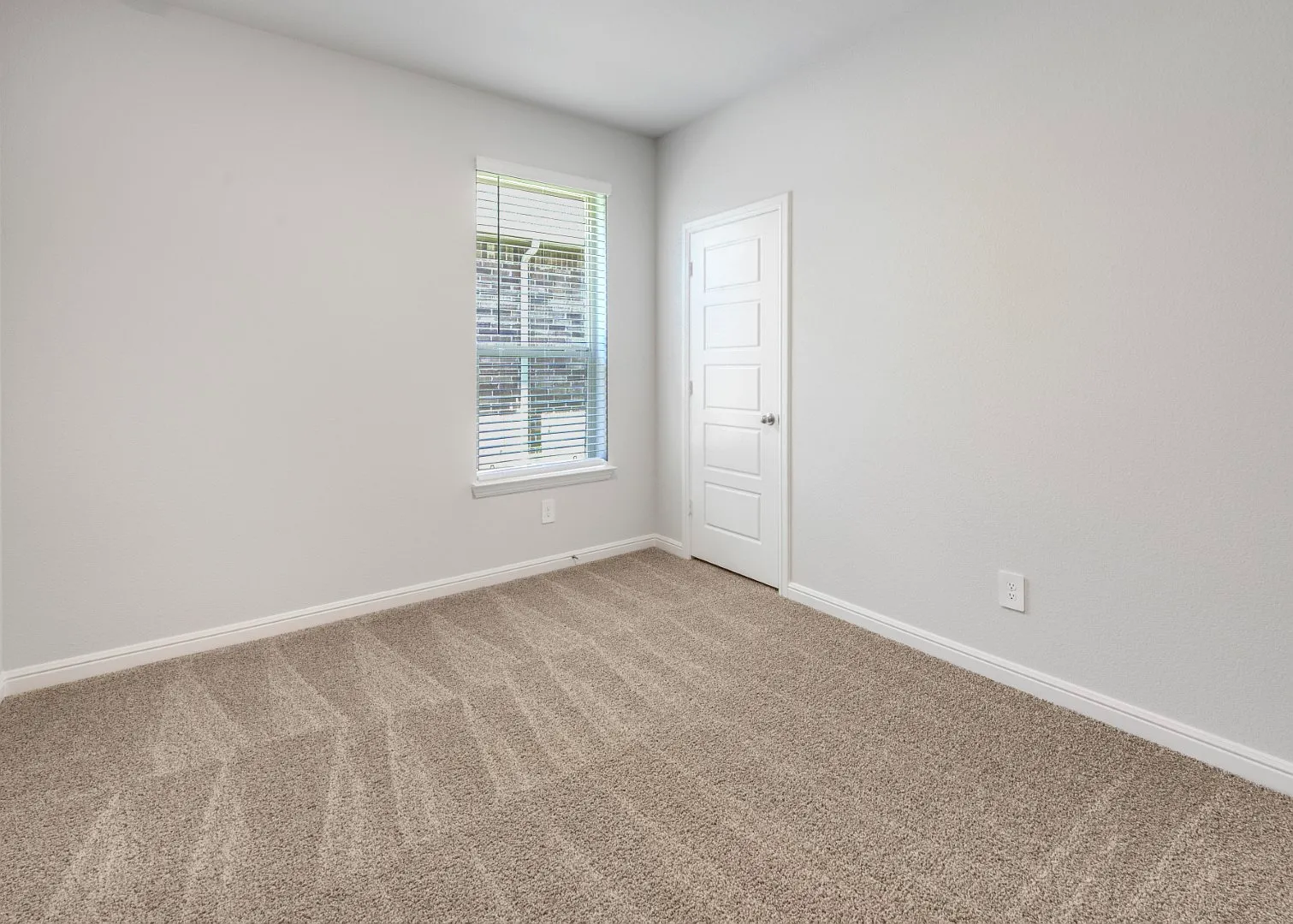 1812 Bluebonnet Ln — Photo 3
