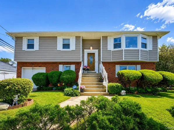 8 Laurel Lane, Levittown, NY 11756