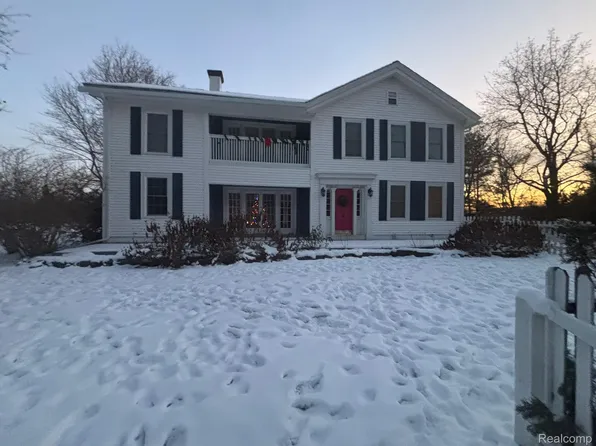 1608 Peppermill Rd, Lapeer, MI 48446