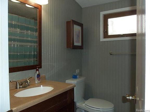 5th image of 2624 Gary Ave