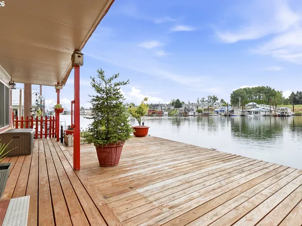 550 N Tomahawk Island Dr, Portland, OR 97217