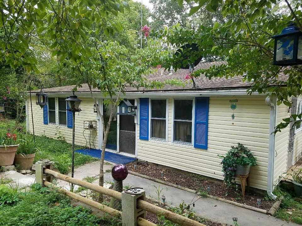 1st image of 162 Lakeview Ln