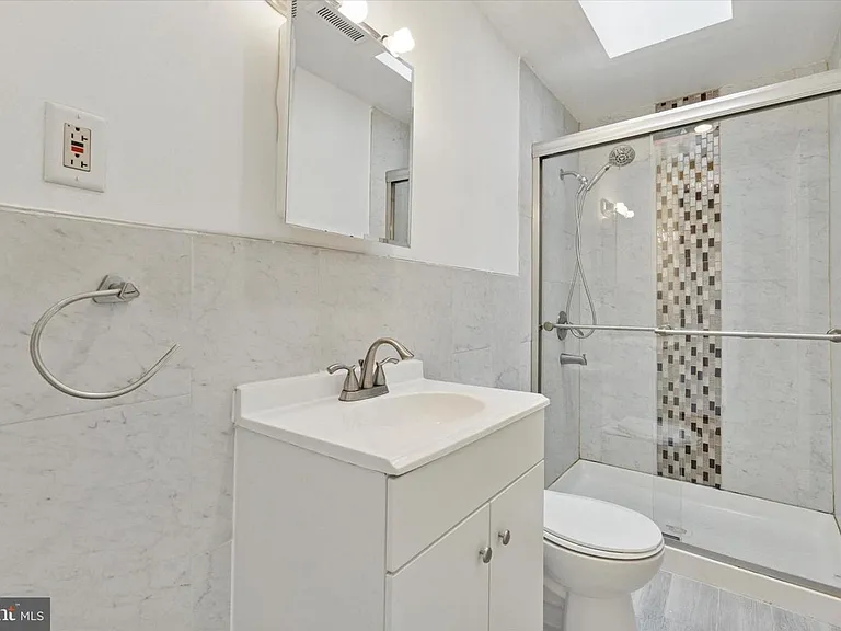 1313 S Stanley St — Photo 11