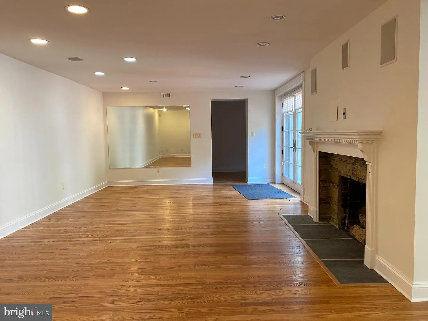 4 bed, 3.5 bath, 3768 sqft, $11,000 — Photo 3