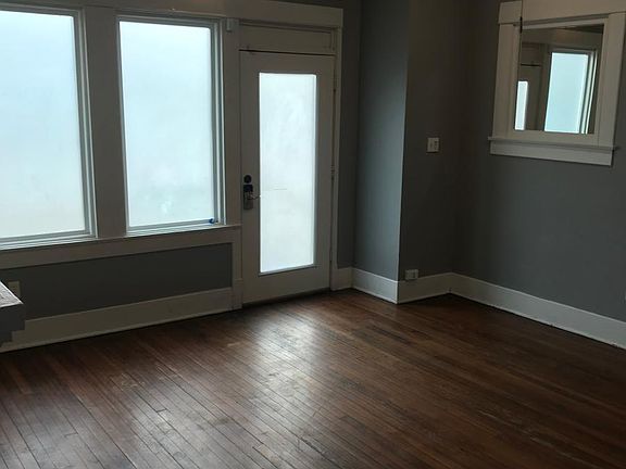 2nd image of 709 E 11th St